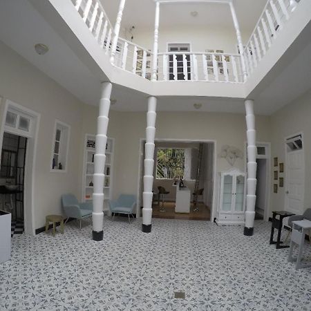 Nomad Hostel Медельин Экстерьер фото
