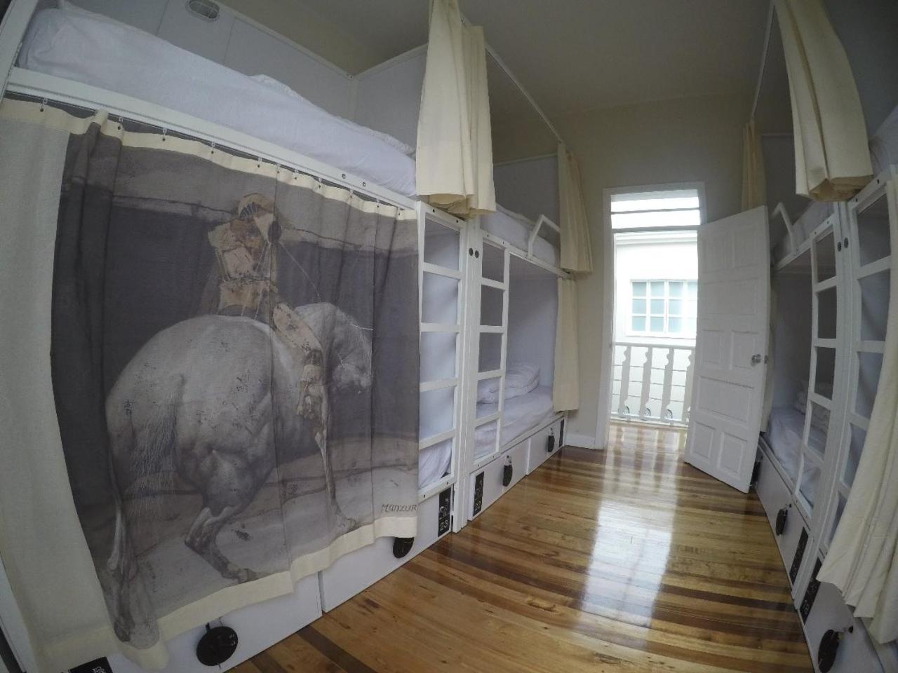 Nomad Hostel Медельин Экстерьер фото