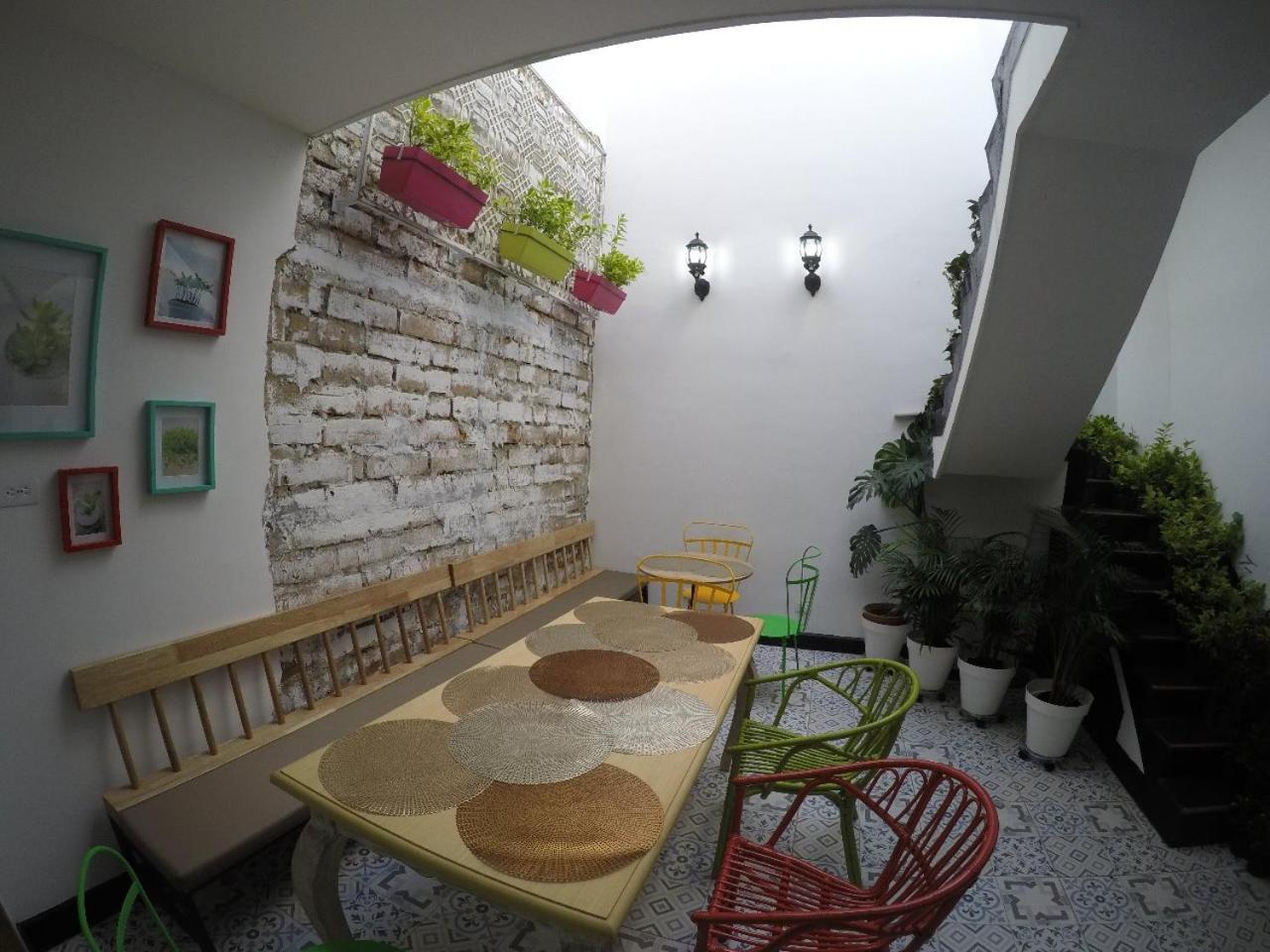 Nomad Hostel Медельин Экстерьер фото