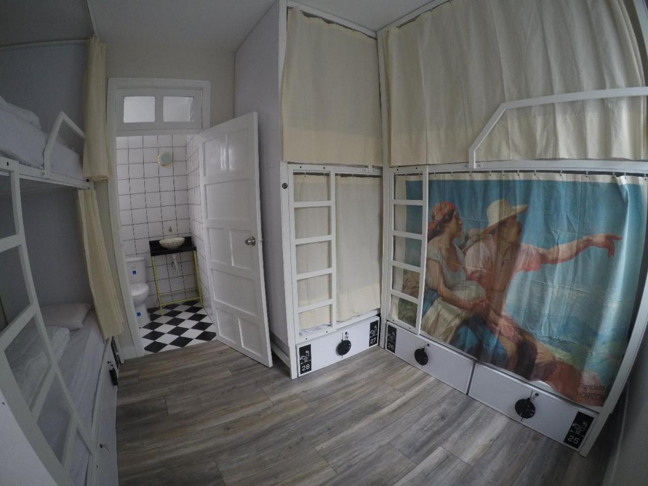 Nomad Hostel Медельин Экстерьер фото