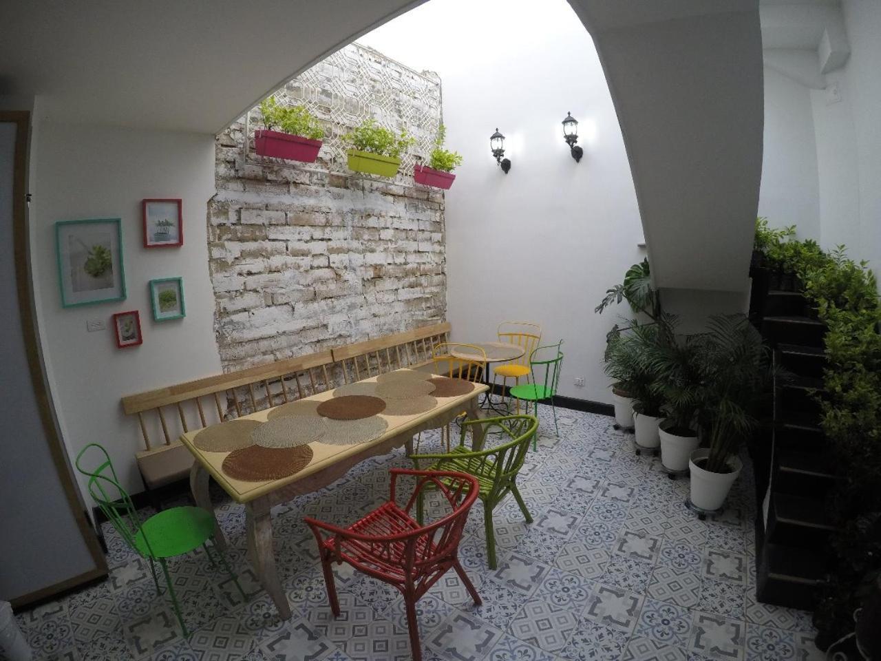 Nomad Hostel Медельин Экстерьер фото